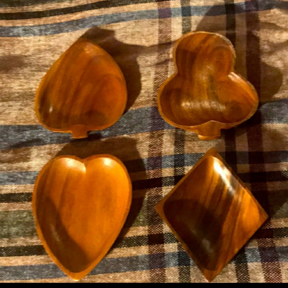 Monkey-pod snack dishes